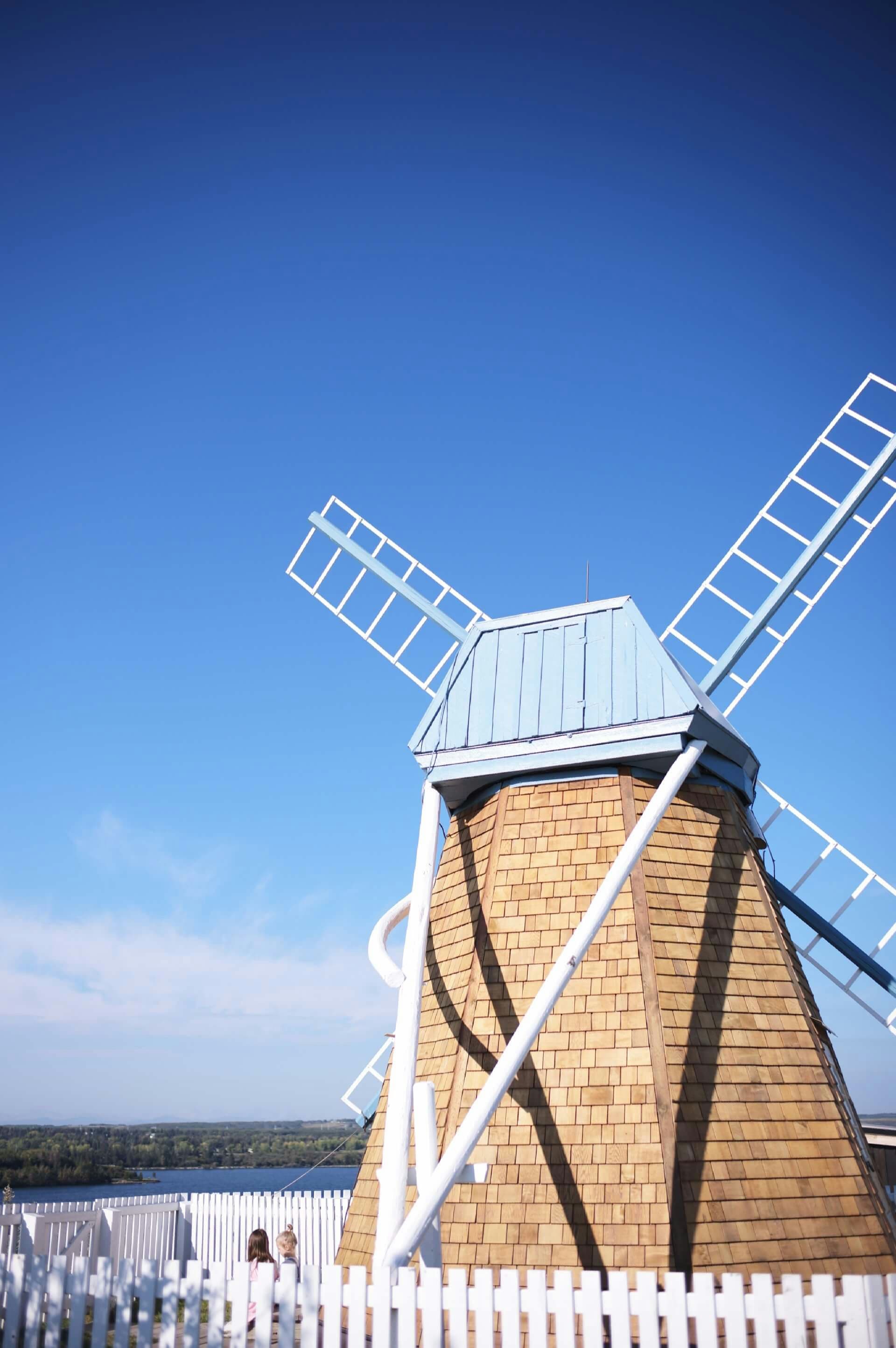 The windmill looks very comfortable