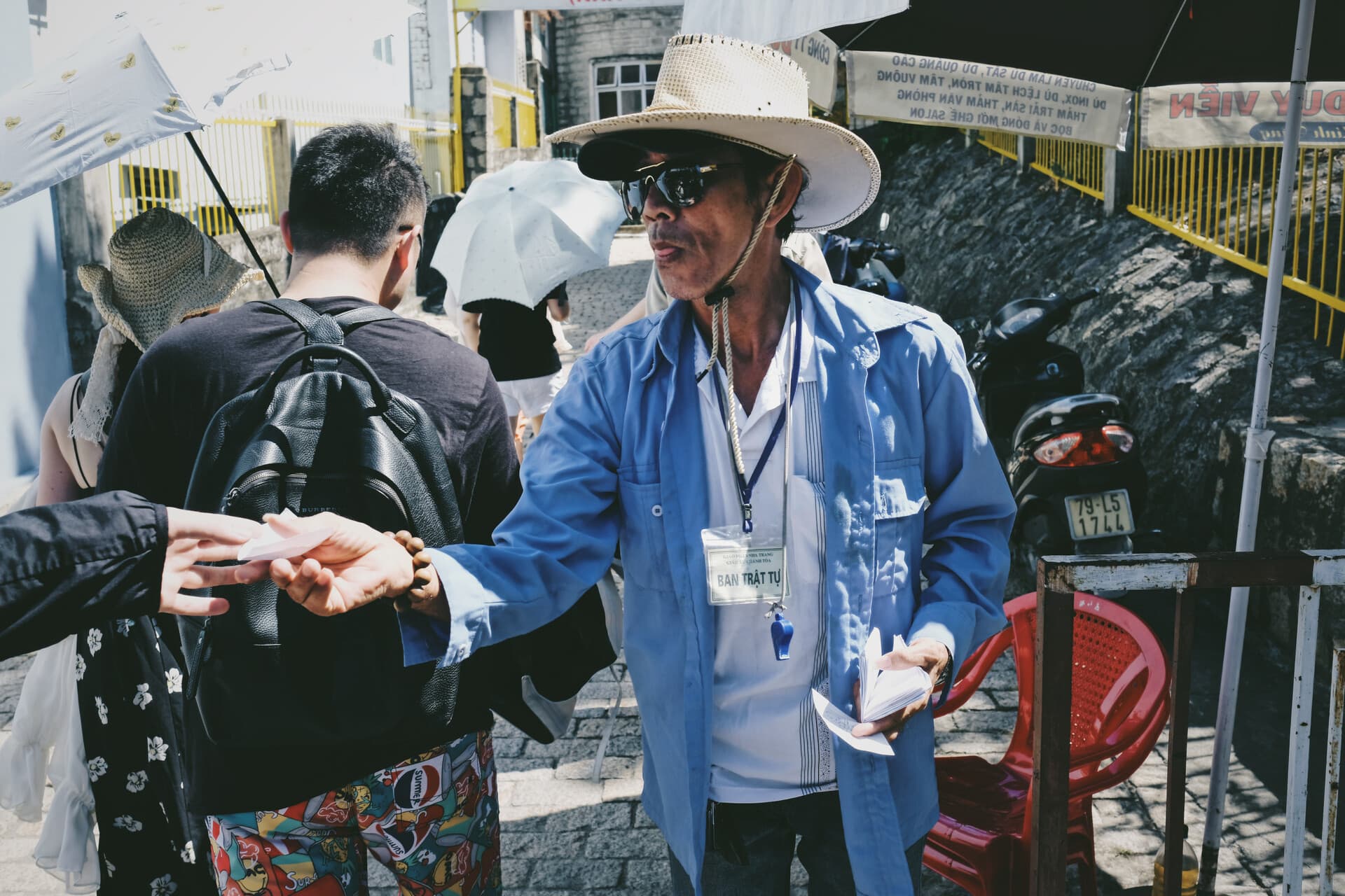 Vietnamese waiters who receive tickets